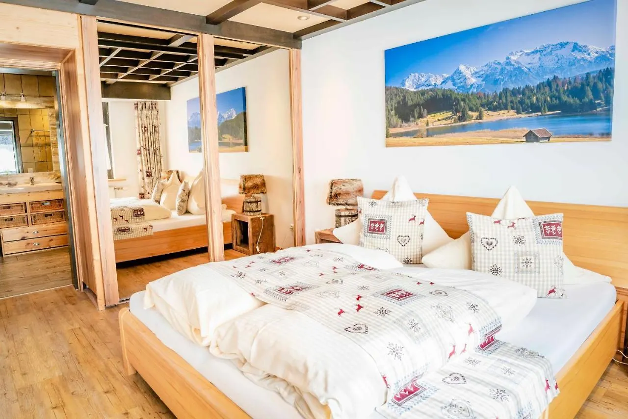 Apartment Ferienwohnung Linderspitzblick Mittenwald
