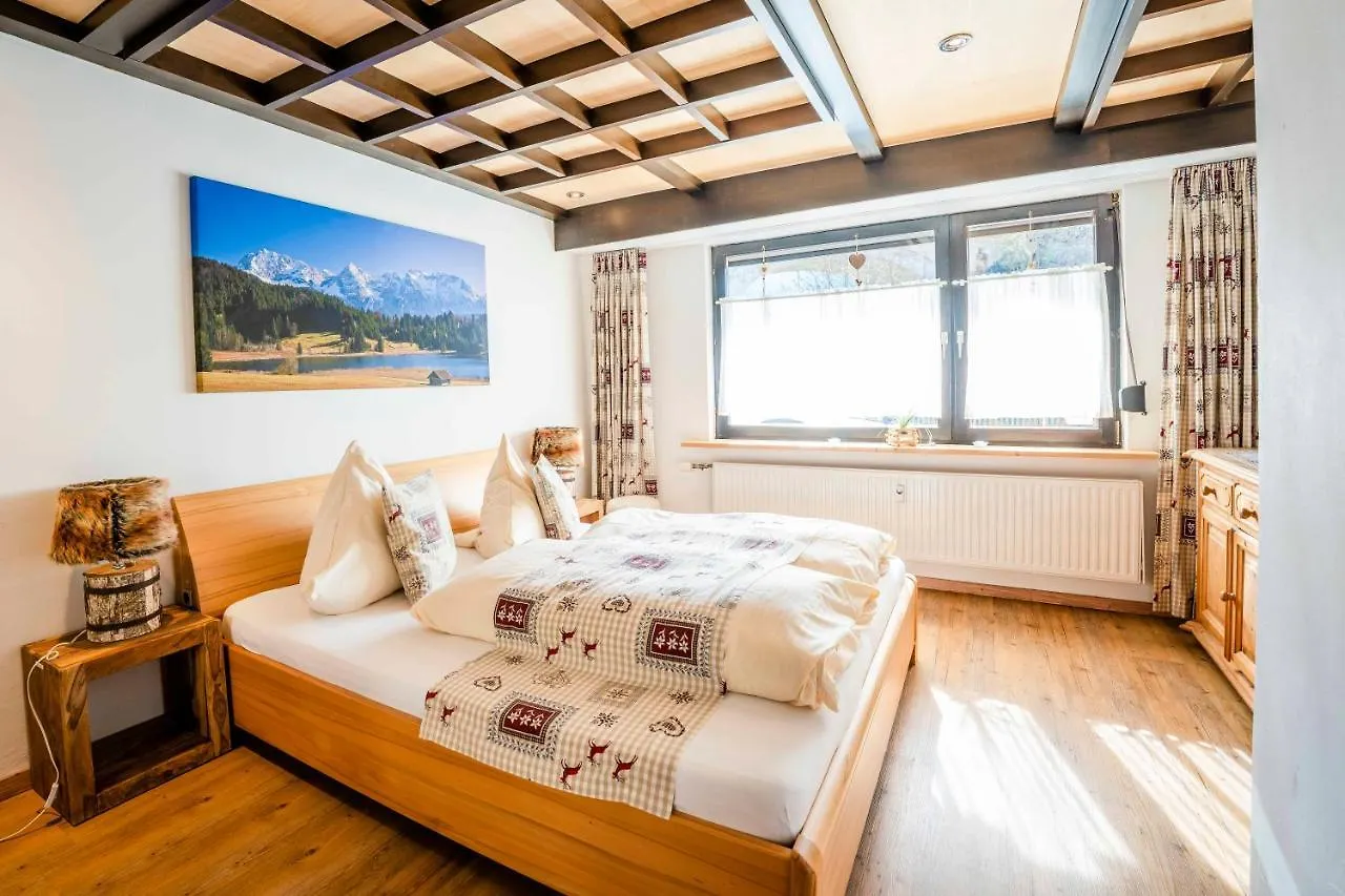 Apartment Ferienwohnung Linderspitzblick Mittenwald