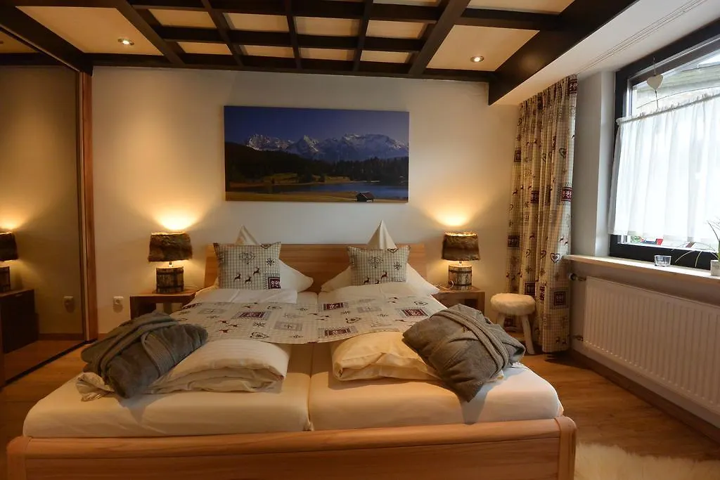 Apartment Ferienwohnung Linderspitzblick Mittenwald